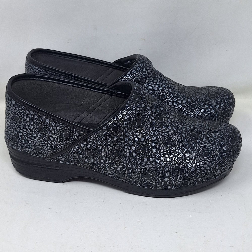 Dansko XP black and Silver medallion embossed patent leather clogs Sz 40